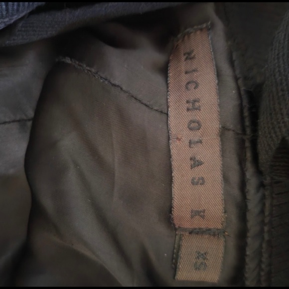 Super soft velvet jacket with versatile zippers. - Picture 3 of 11